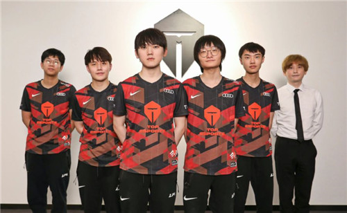 期待一个更 期待一个更